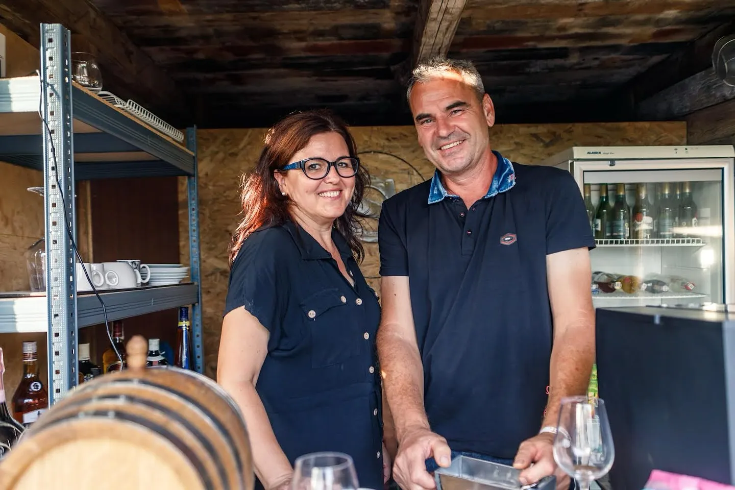 Silvia a Jozef v pivnici pri farme
